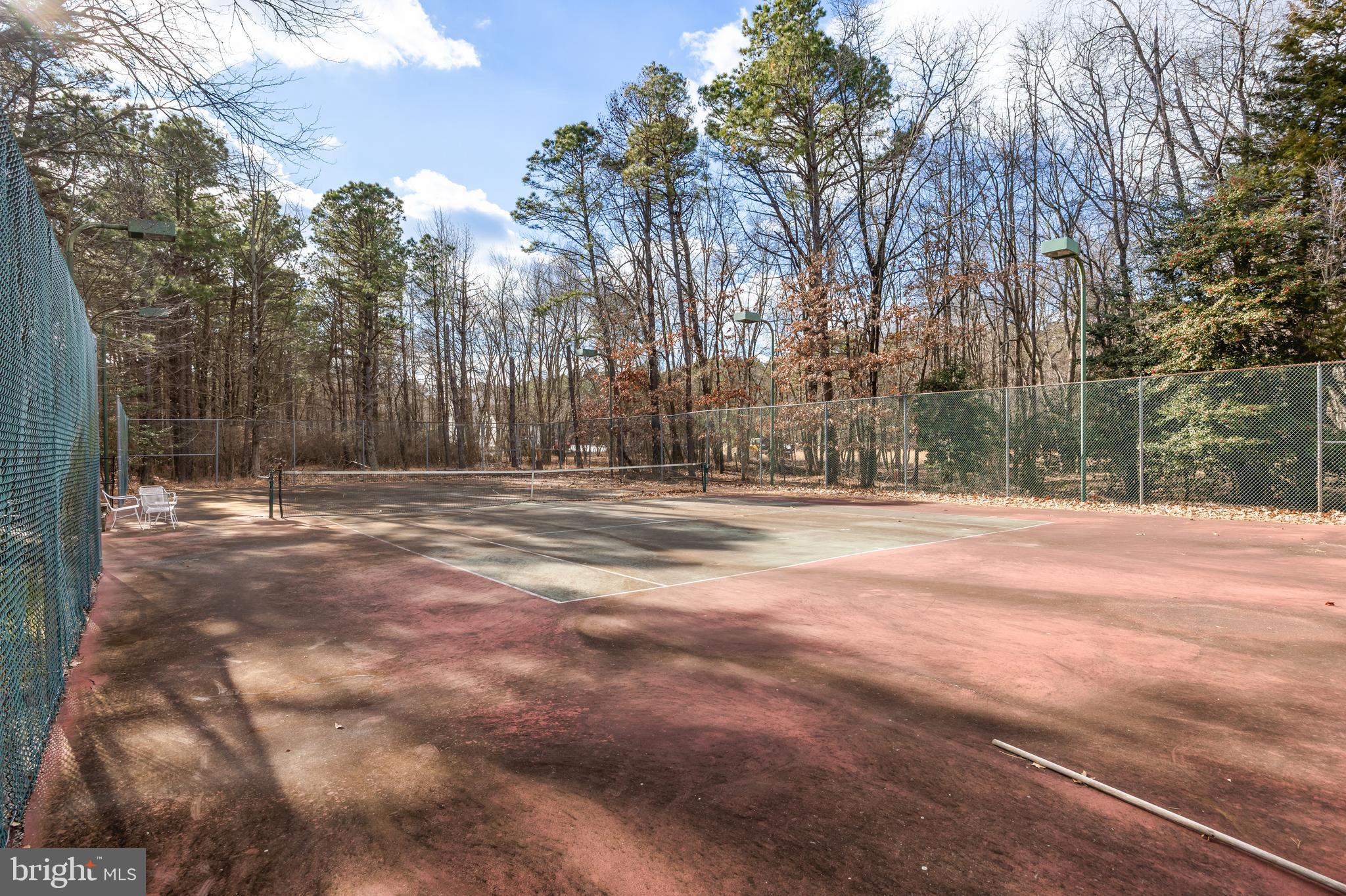 3 S LAKESIDE DRIVE W