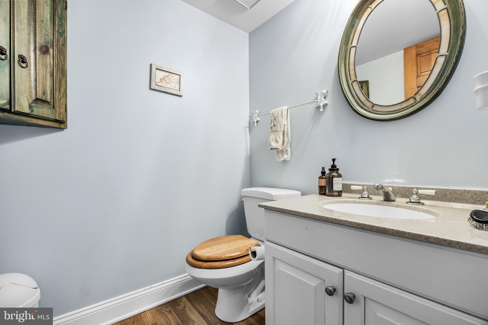 3 S LAKESIDE DRIVE W