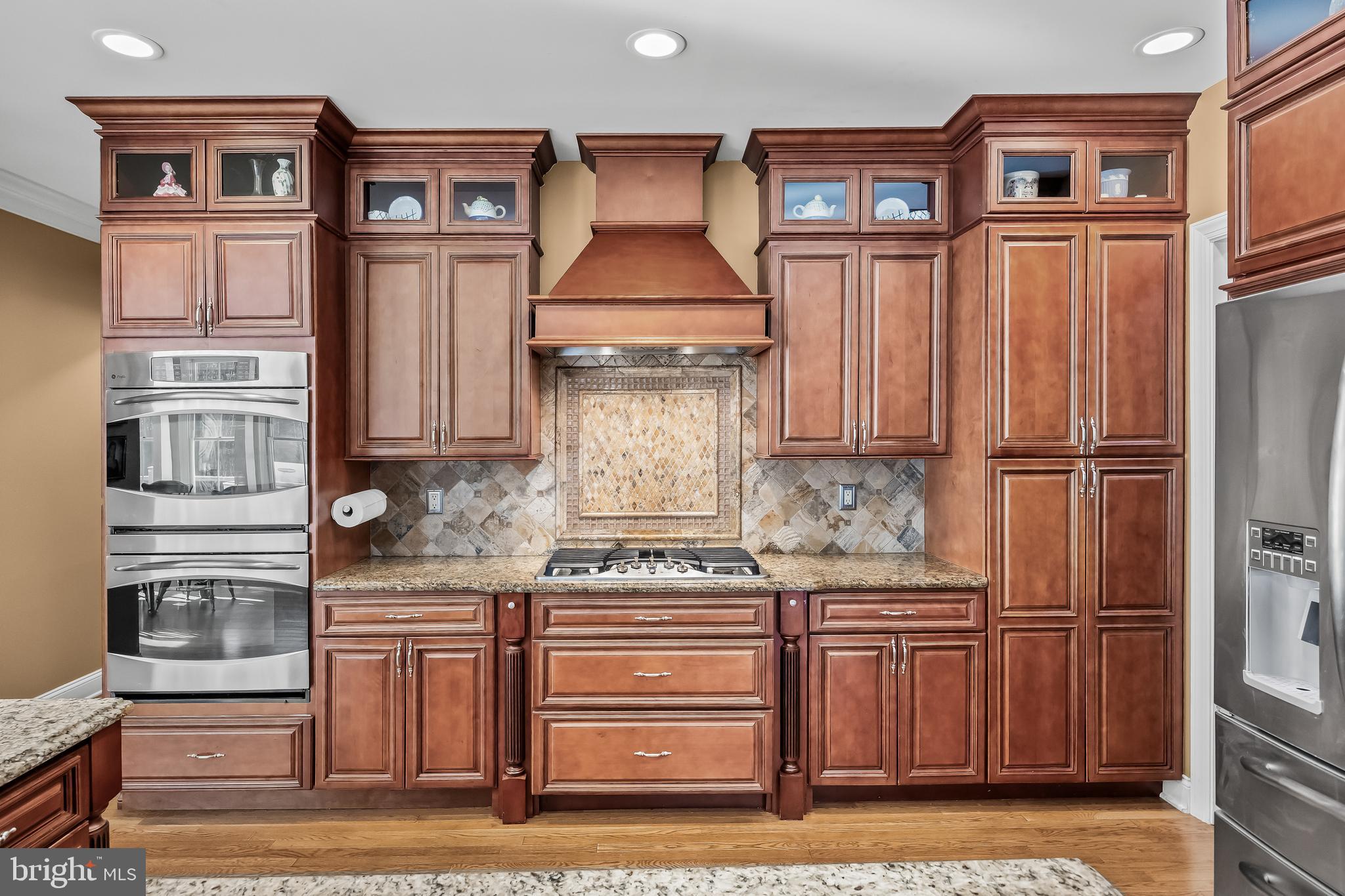 3 S LAKESIDE DRIVE W