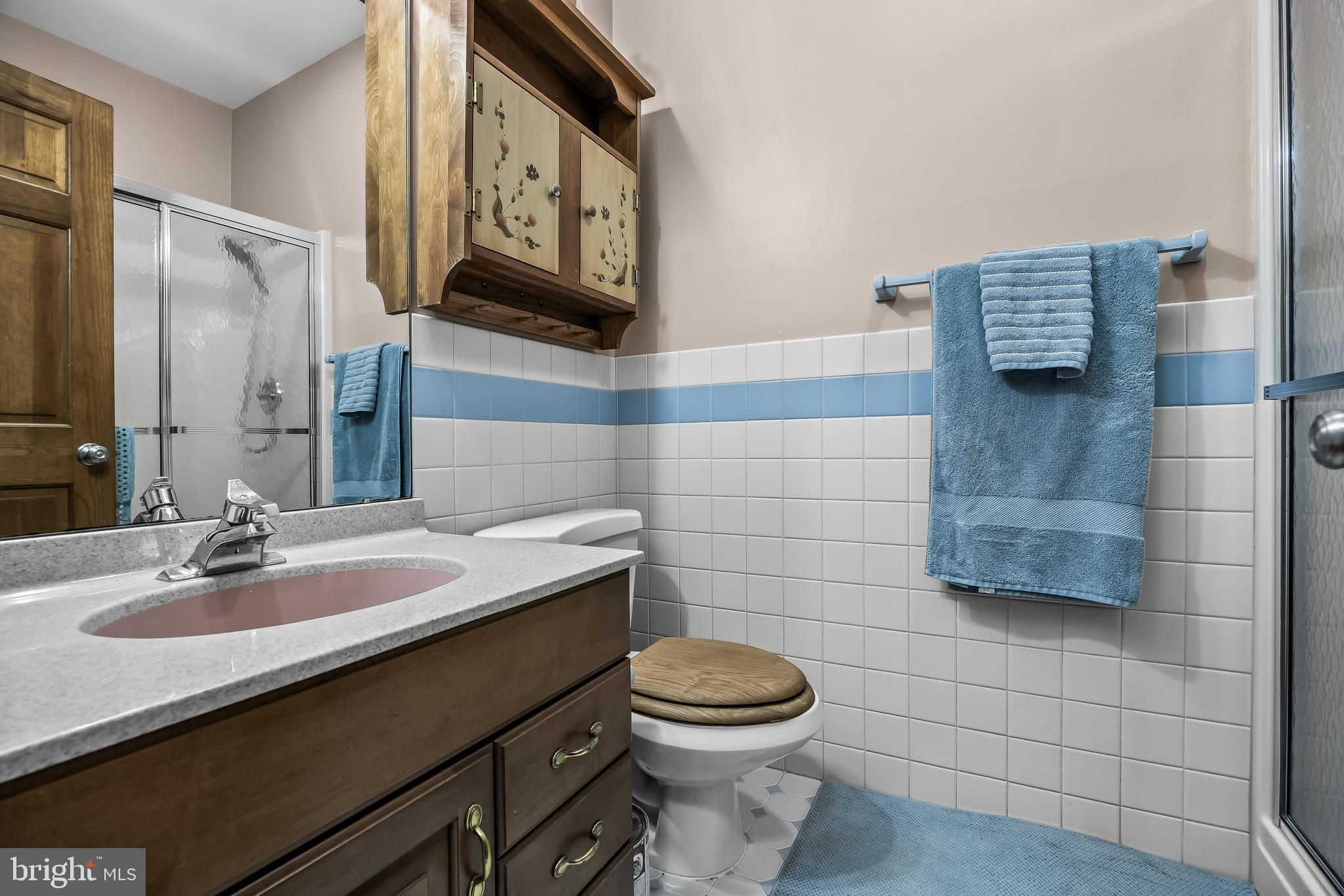 3 S LAKESIDE DRIVE W