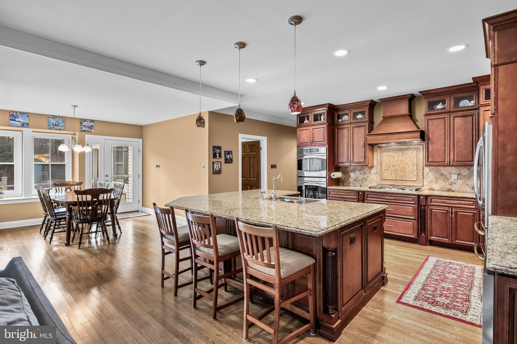 3 S LAKESIDE DRIVE W