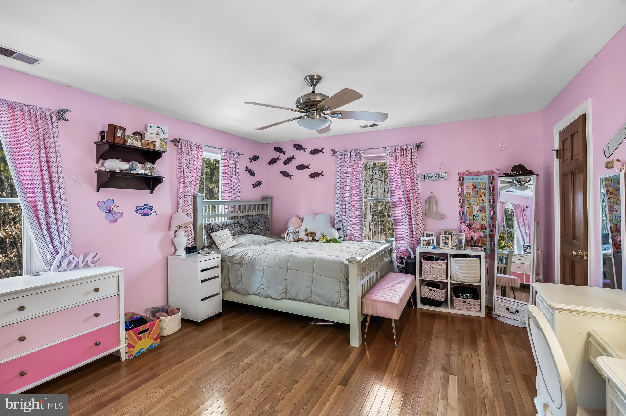 3 S LAKESIDE DRIVE W