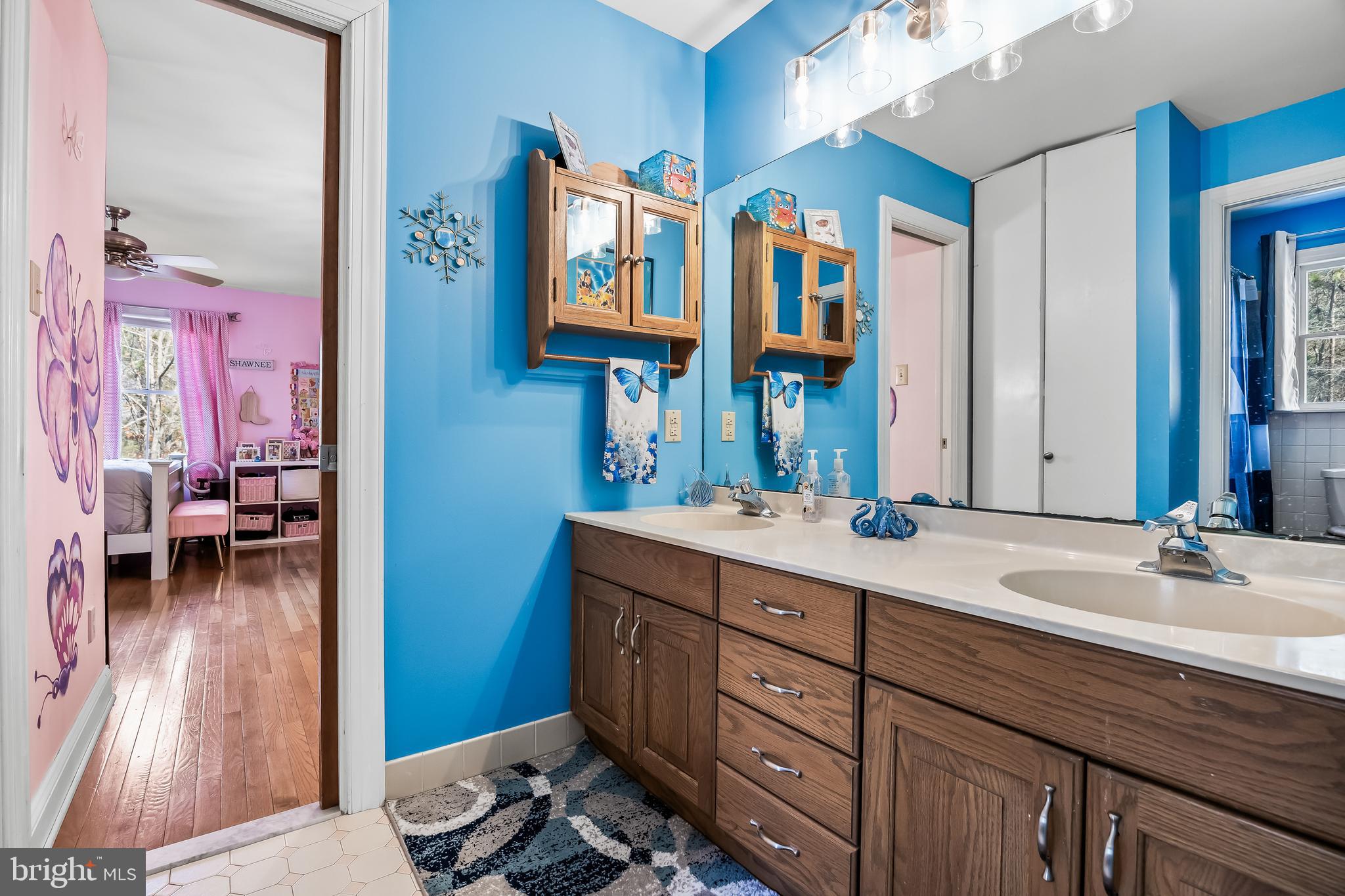 3 S LAKESIDE DRIVE W