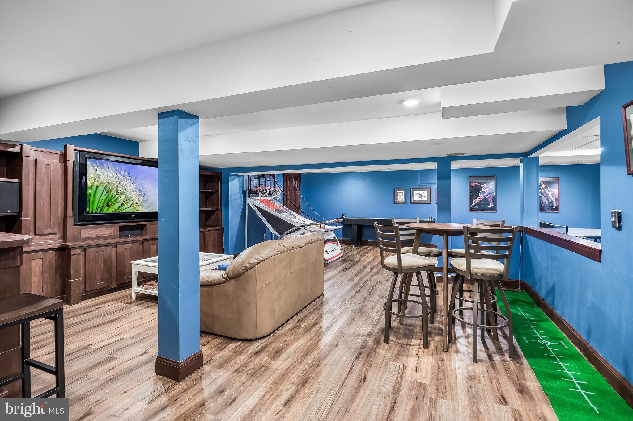 3 S LAKESIDE DRIVE W