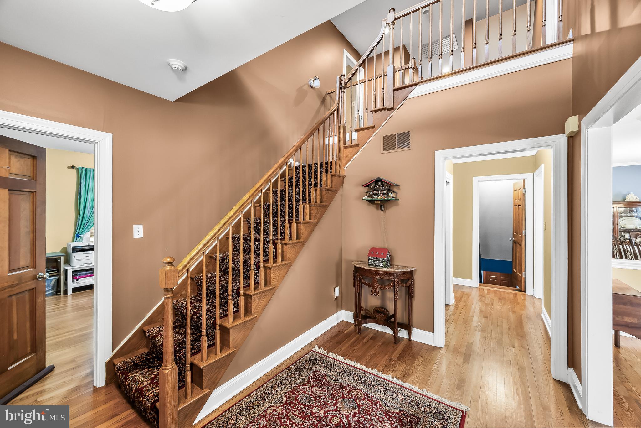 3 S LAKESIDE DRIVE W