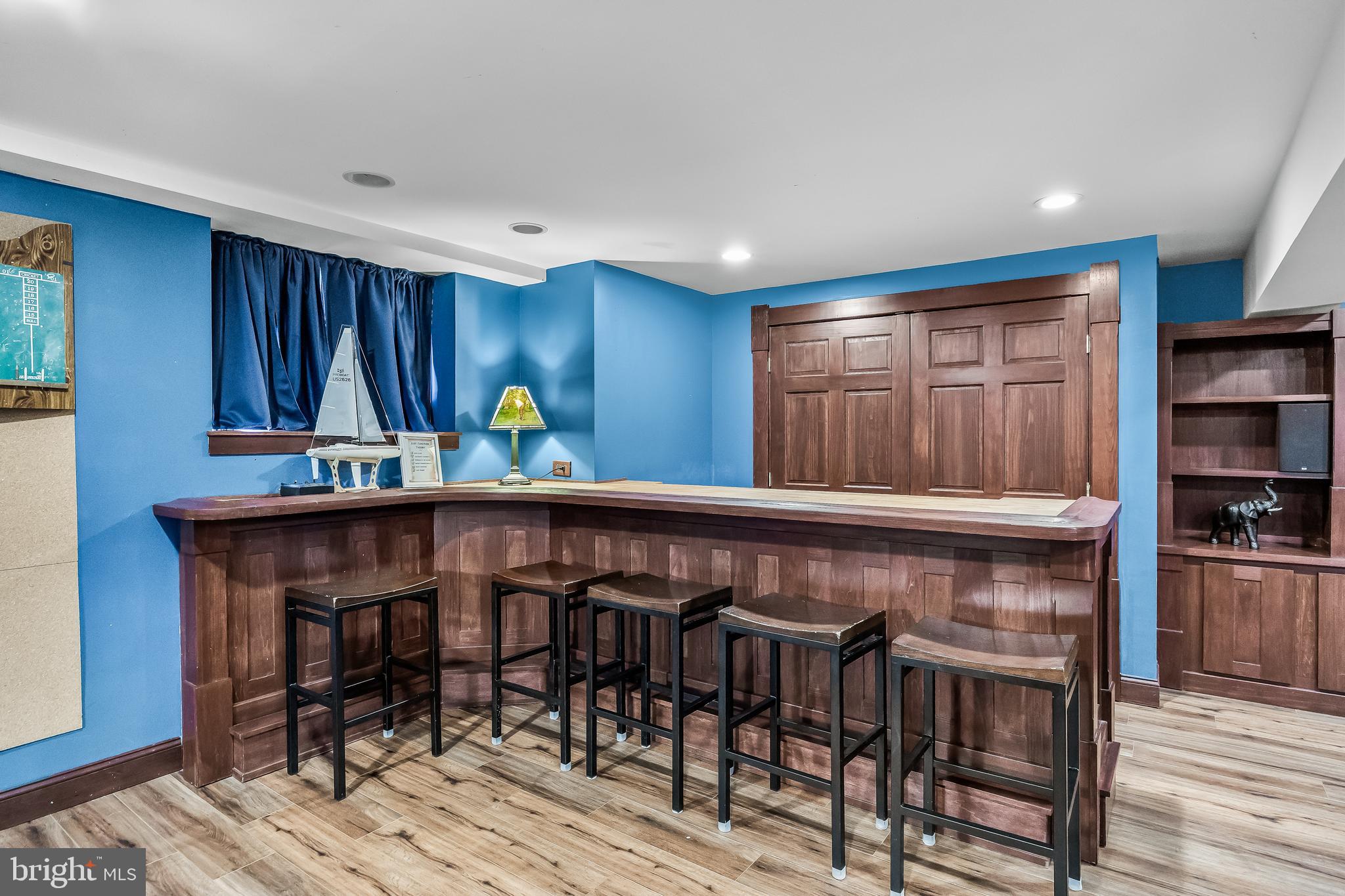 3 S LAKESIDE DRIVE W