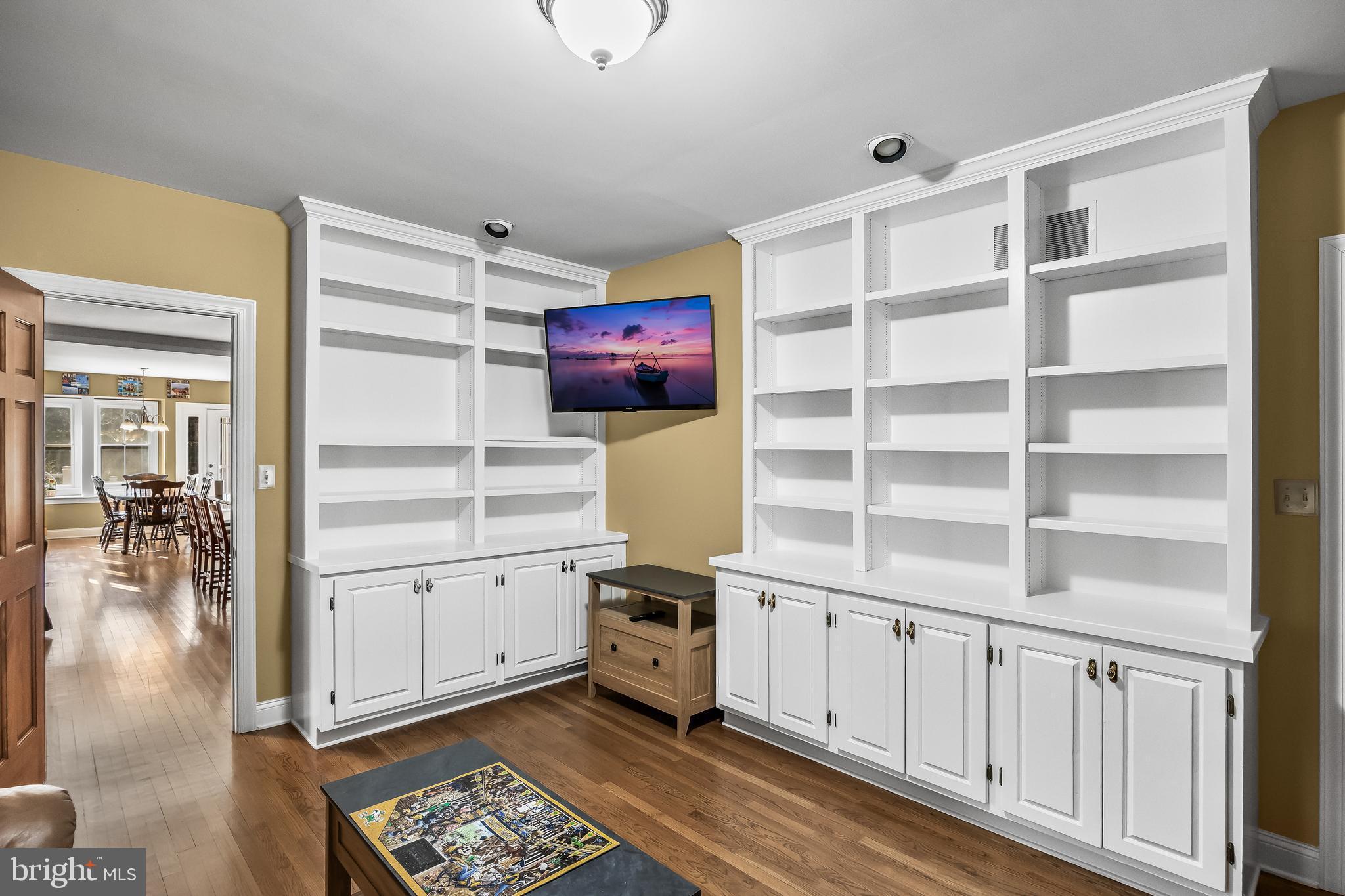 3 S LAKESIDE DRIVE W