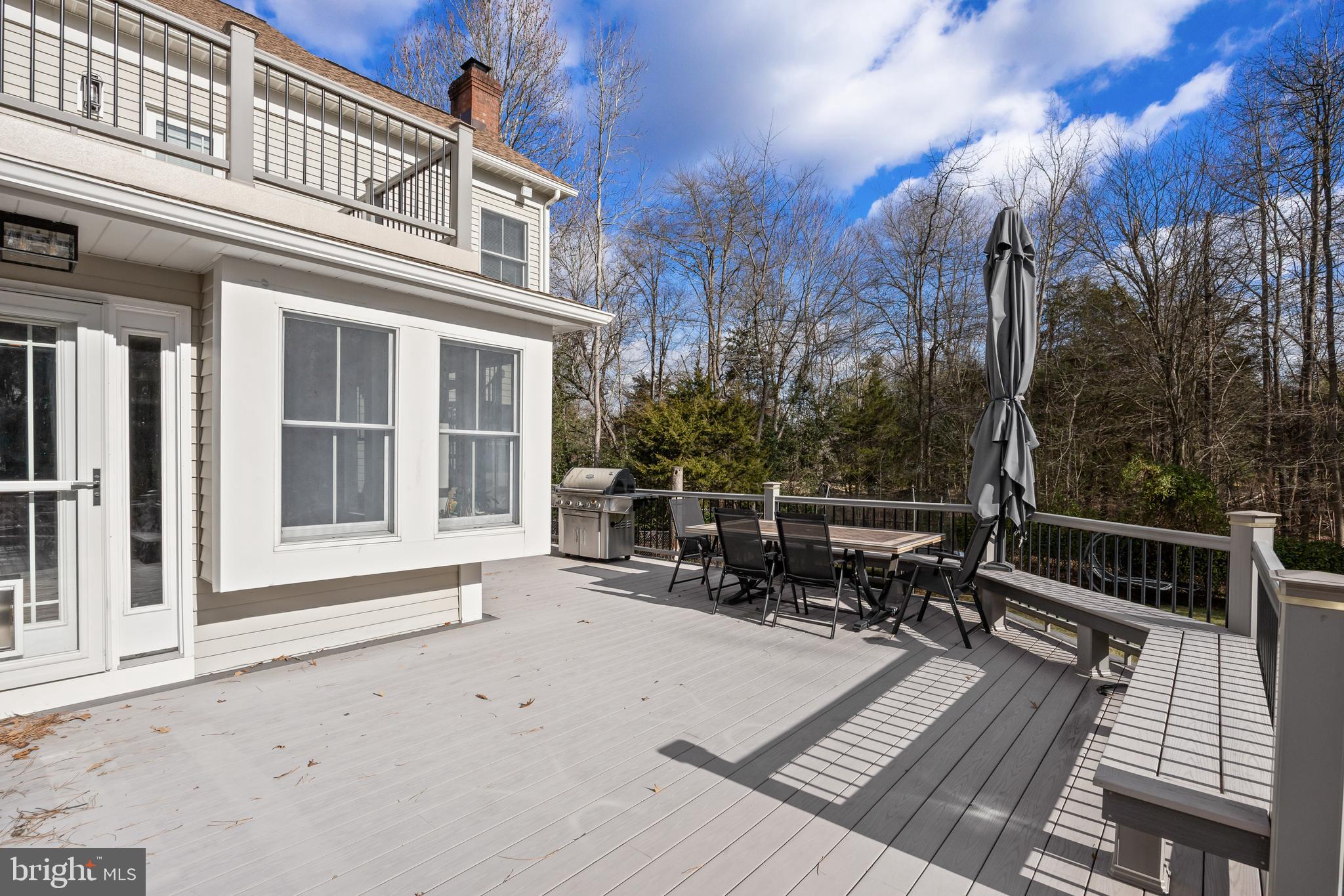 3 S LAKESIDE DRIVE W