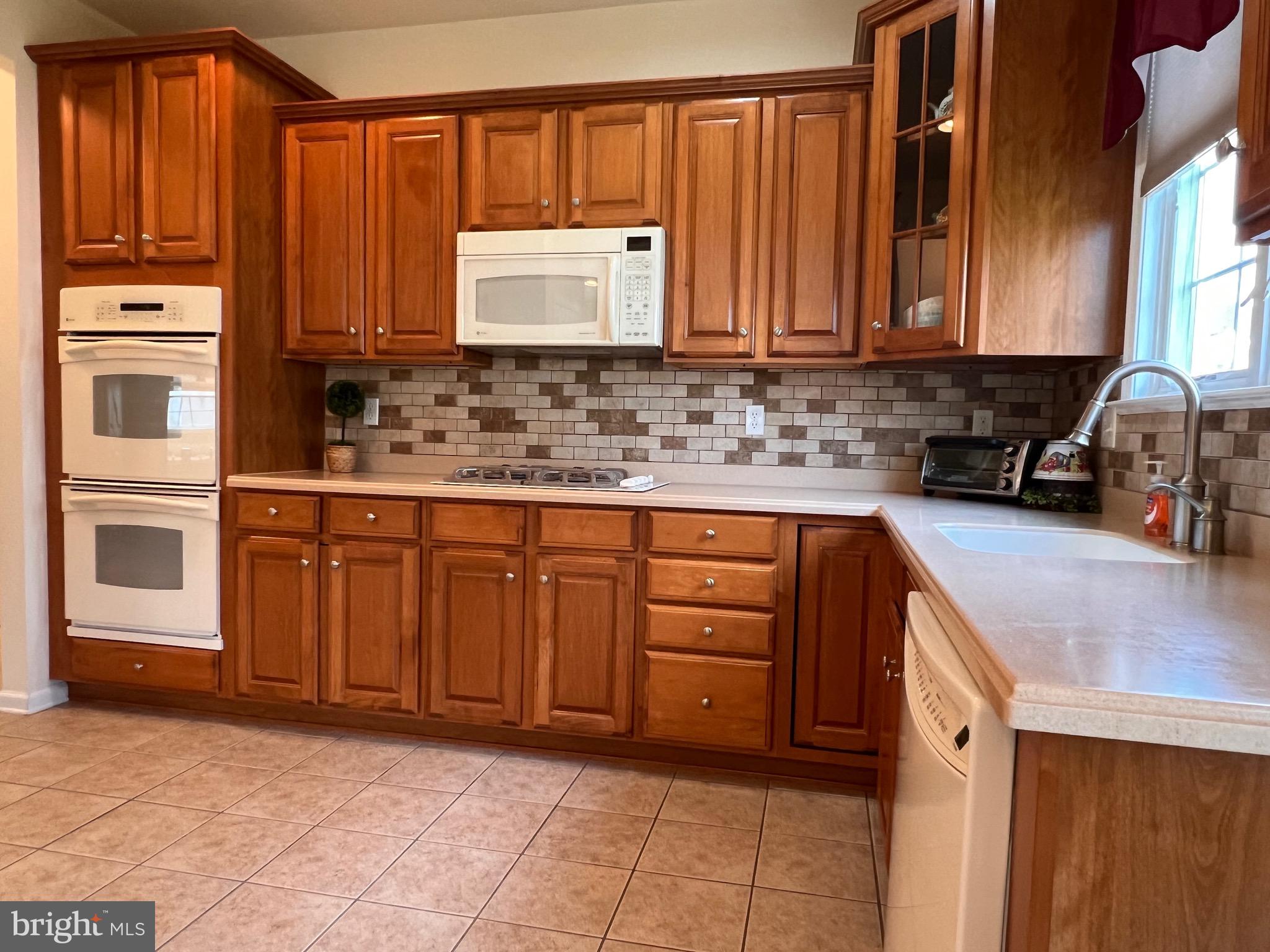 52 RIDGWAY DRIVE