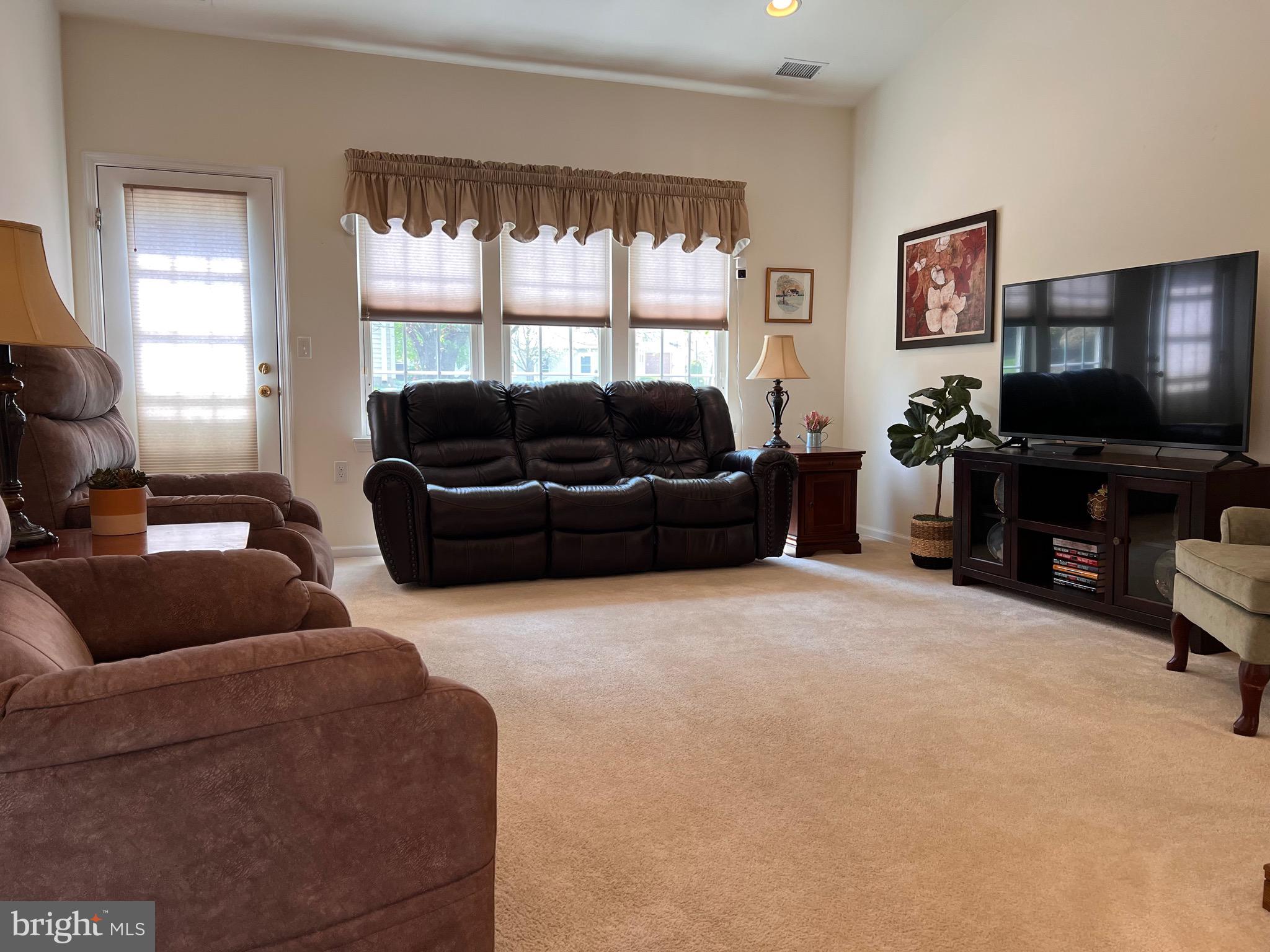 52 RIDGWAY DRIVE