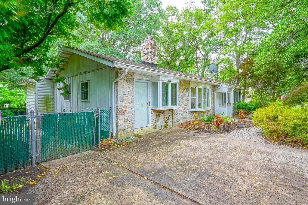 2313 BRANCH PIKE