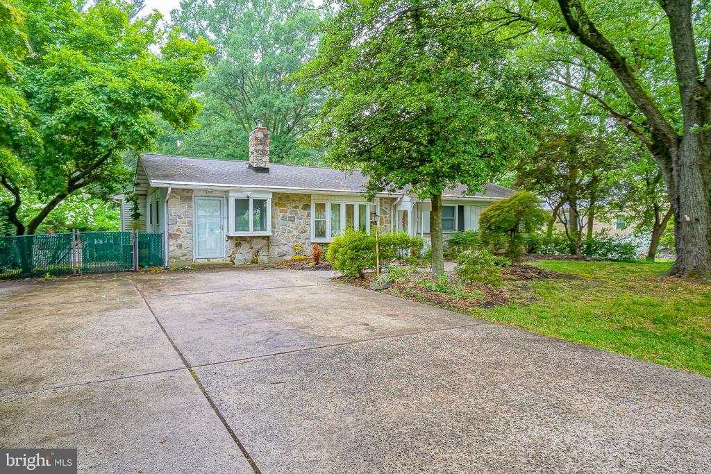 2313 BRANCH PIKE