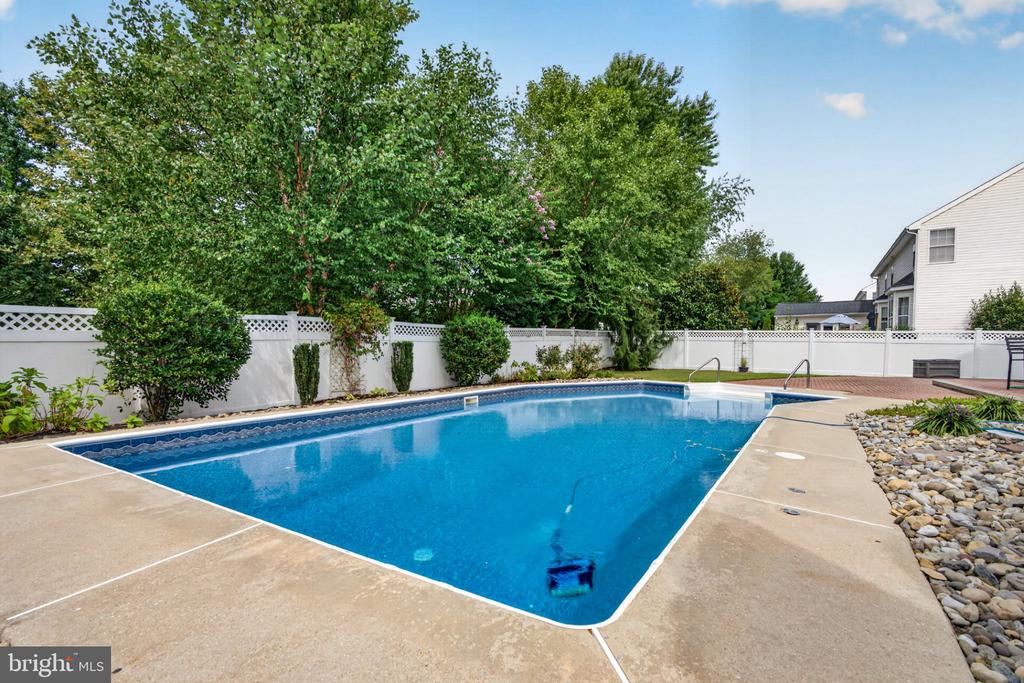 19 ANNAPOLIS DRIVE