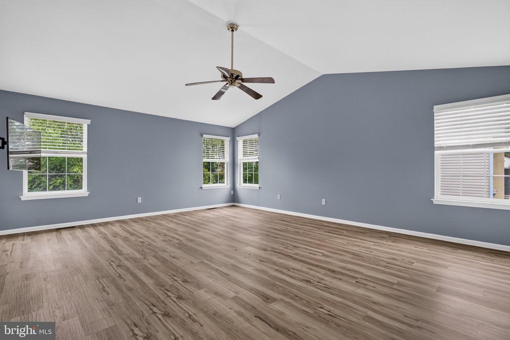19 ANNAPOLIS DRIVE