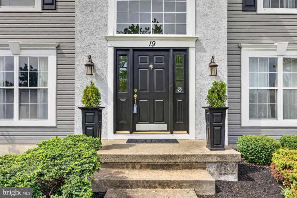 19 ANNAPOLIS DRIVE