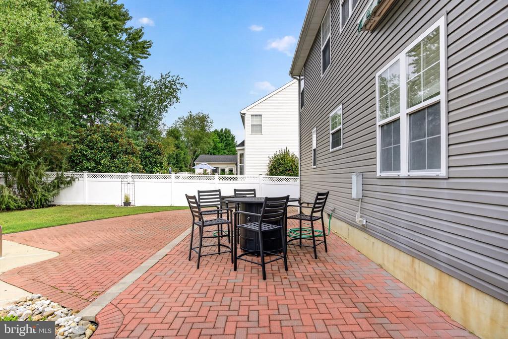 19 ANNAPOLIS DRIVE
