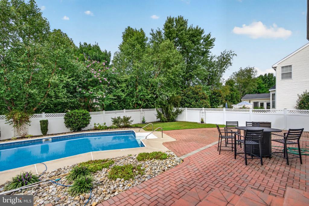 19 ANNAPOLIS DRIVE