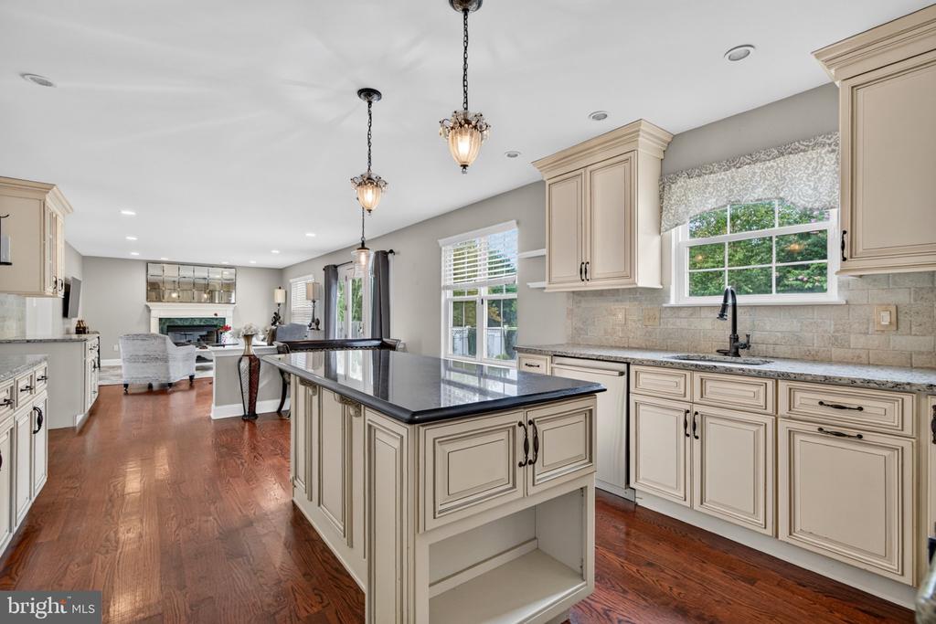 19 ANNAPOLIS DRIVE