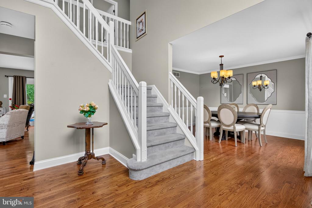 19 ANNAPOLIS DRIVE