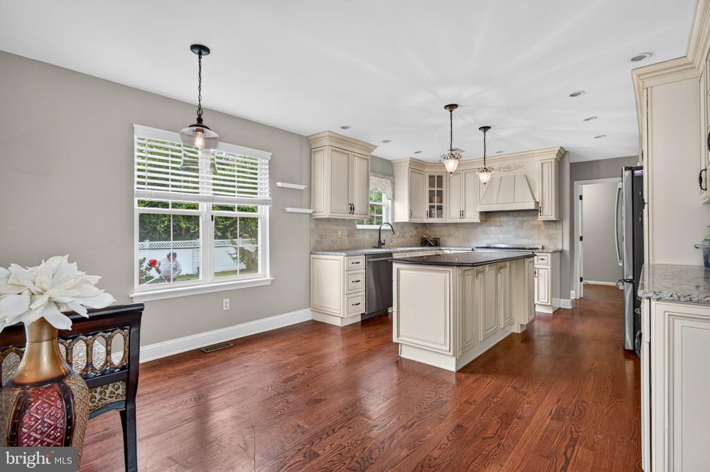 19 ANNAPOLIS DRIVE