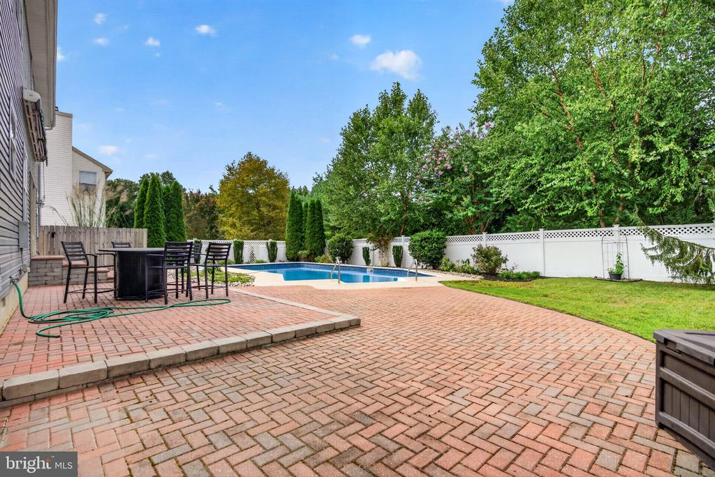 19 ANNAPOLIS DRIVE