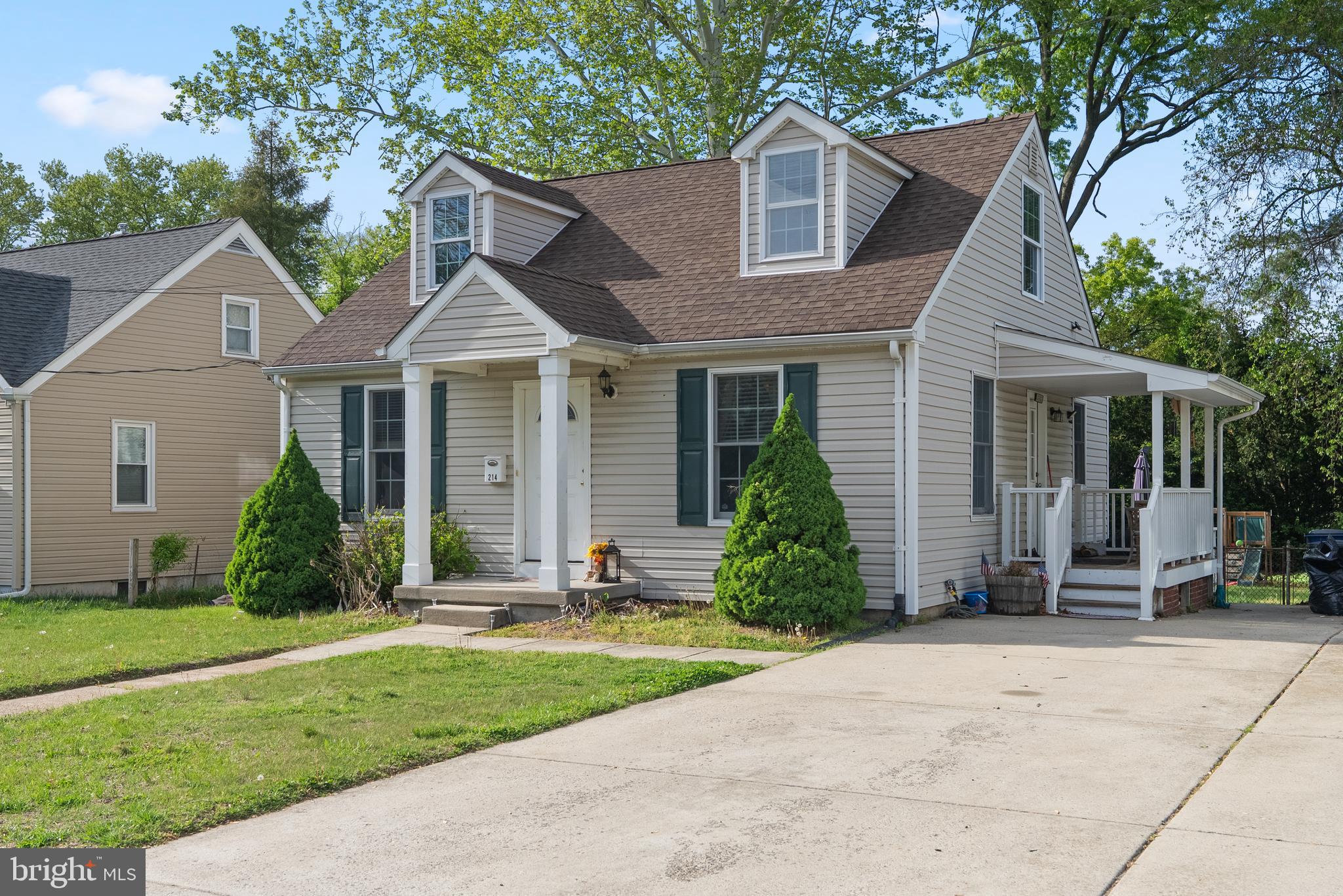 214 VINE STREET