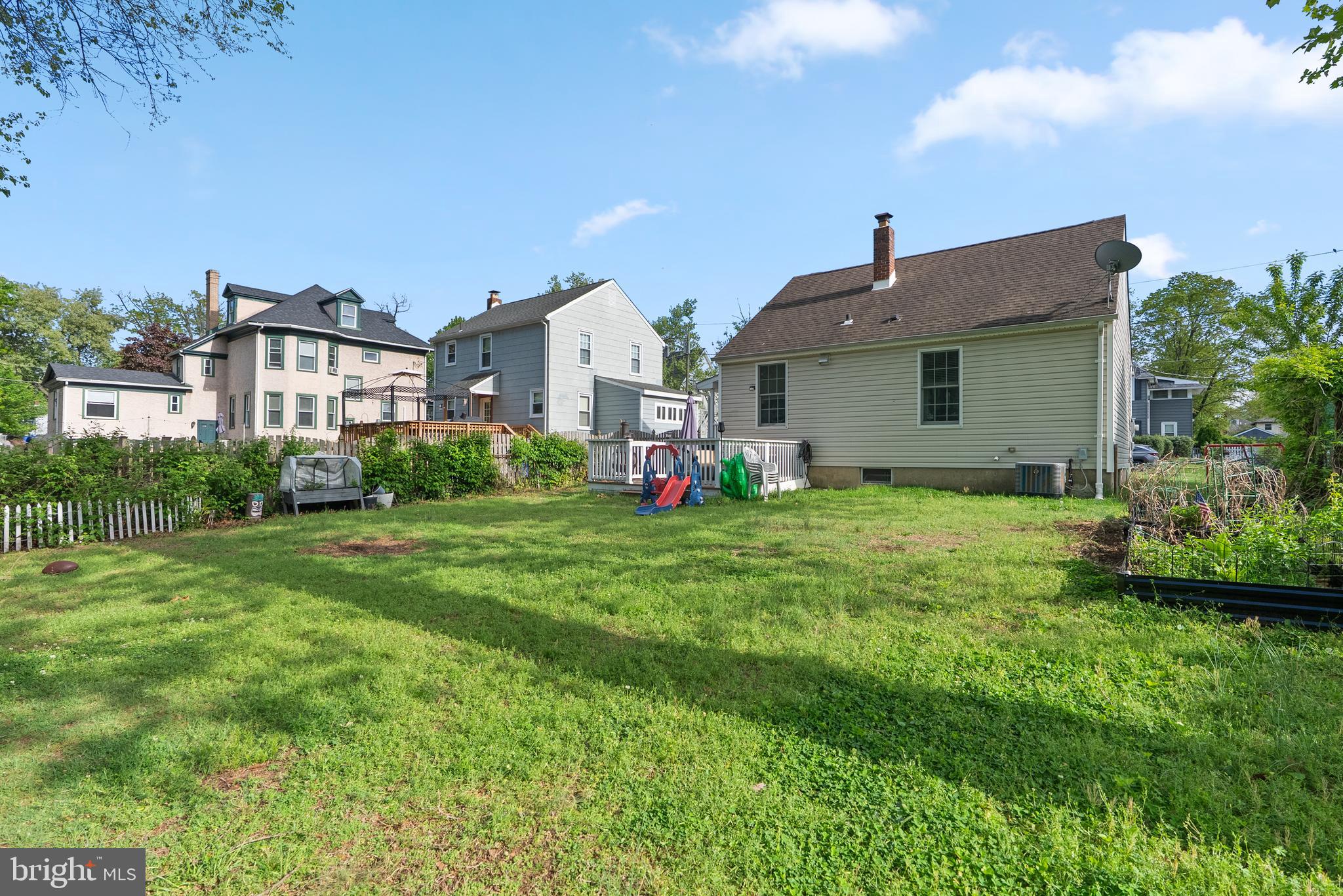214 VINE STREET