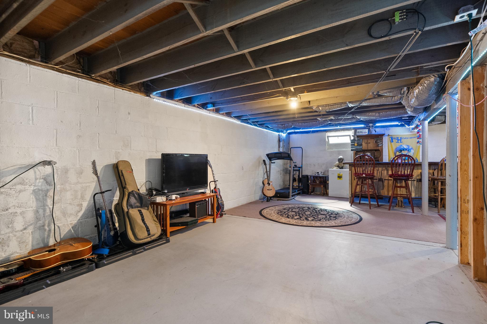 214 VINE STREET