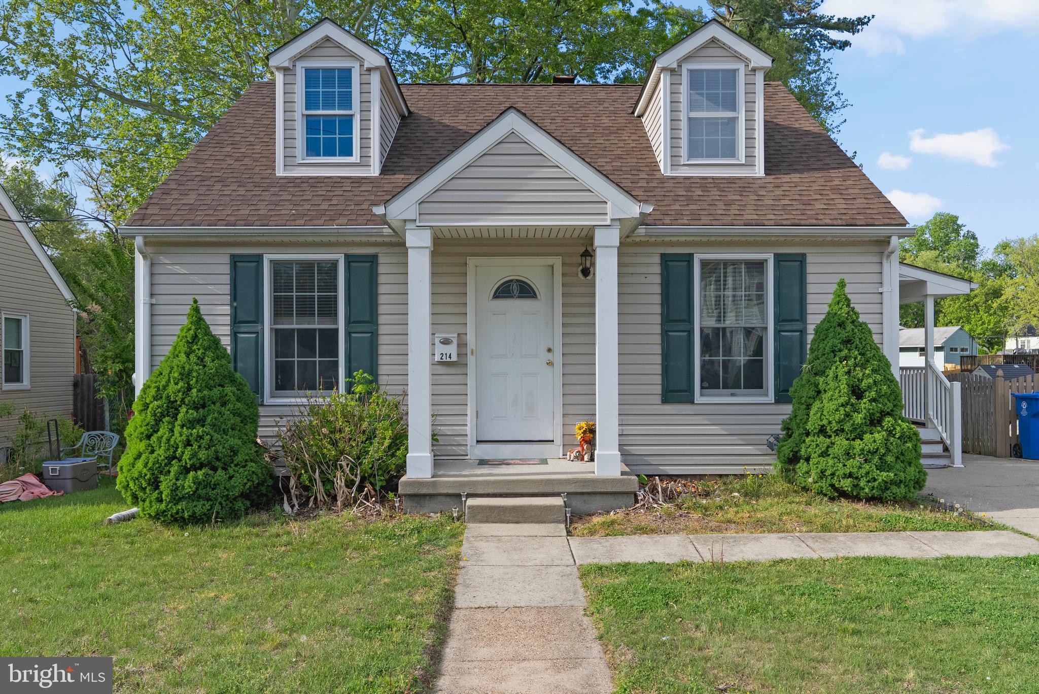 214 VINE STREET