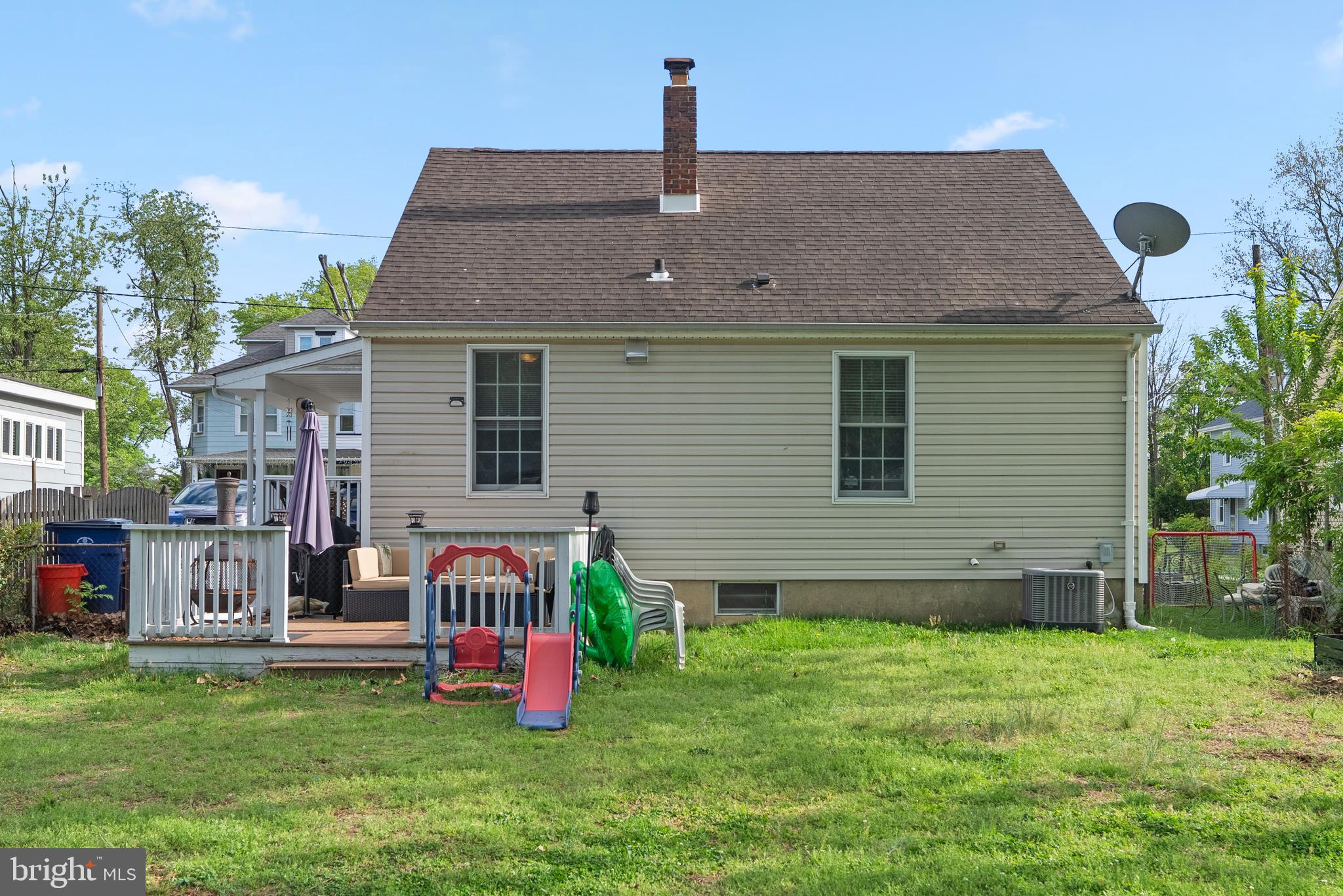 214 VINE STREET