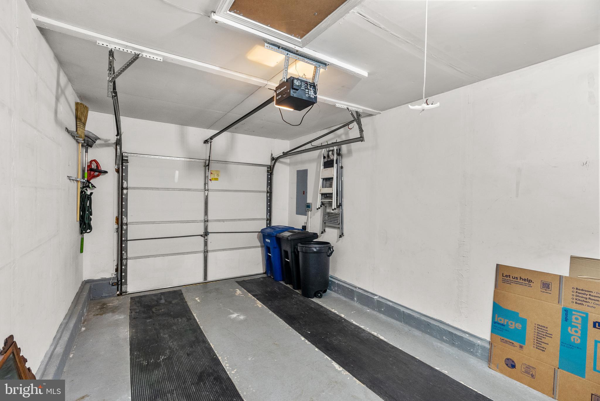 6 MONETA COURT
