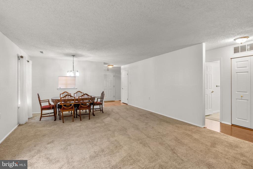 6 MONETA COURT