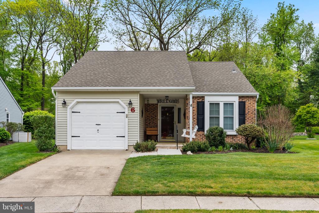 6 MONETA COURT