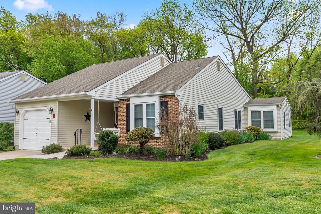 6 MONETA COURT