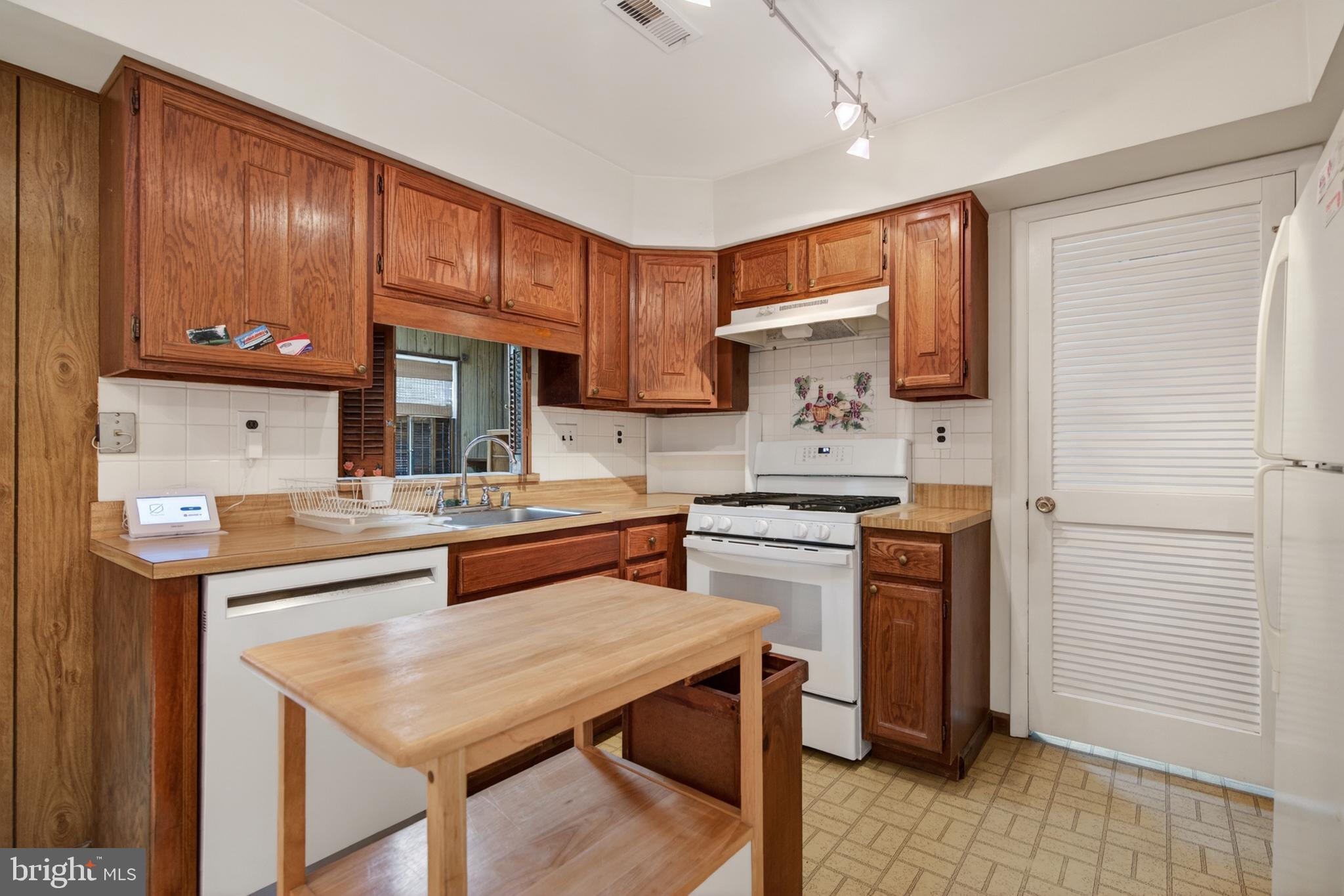 210 BURNAM WOOD DRIVE