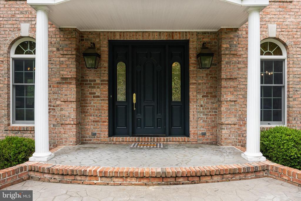 10 HAMILTON COURT
