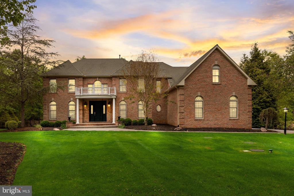 10 HAMILTON COURT