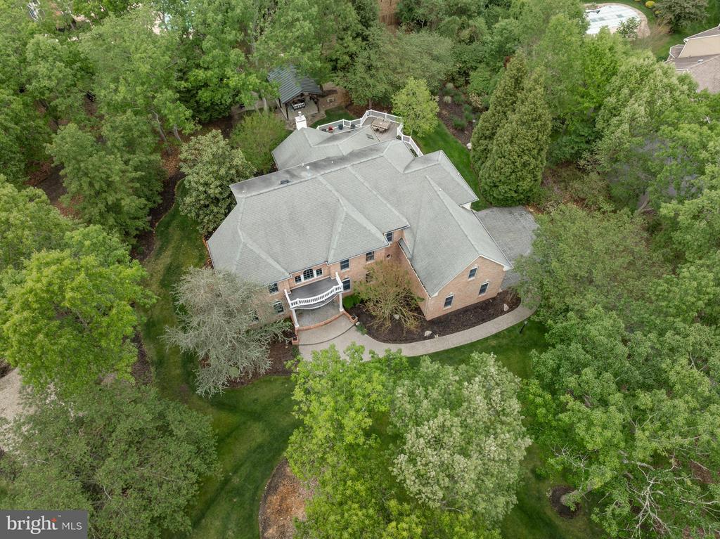 10 HAMILTON COURT