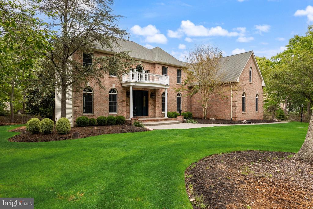 10 HAMILTON COURT