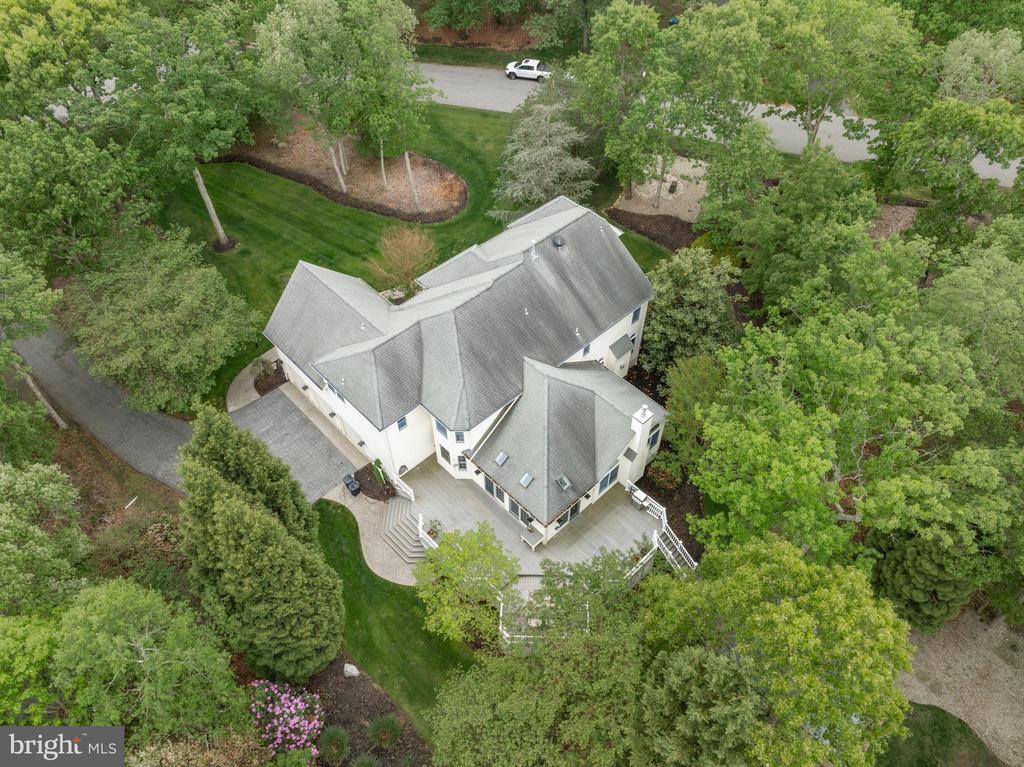 10 HAMILTON COURT