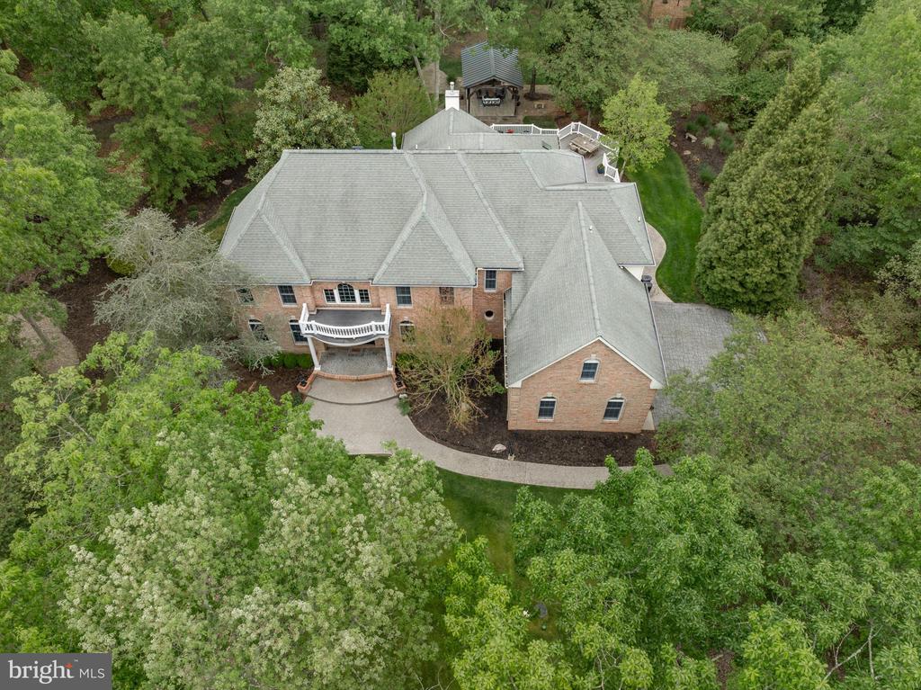 10 HAMILTON COURT