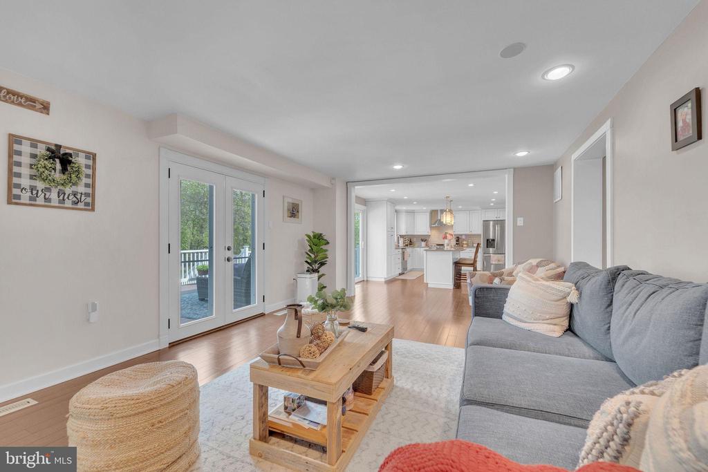 18 COUNTRY CLUB LANE