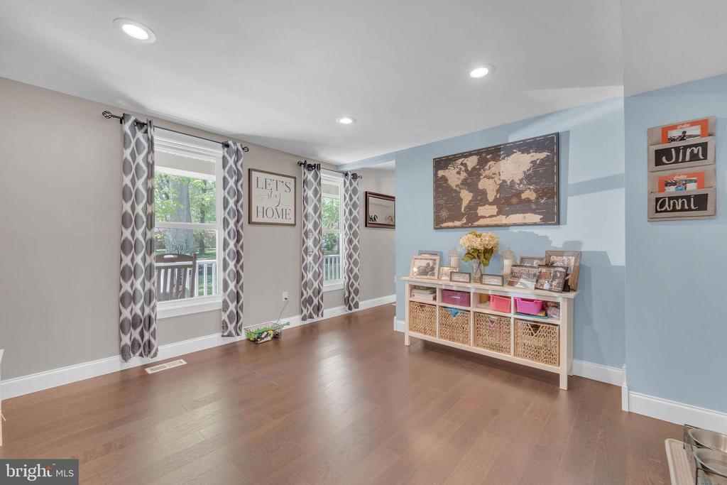 18 COUNTRY CLUB LANE