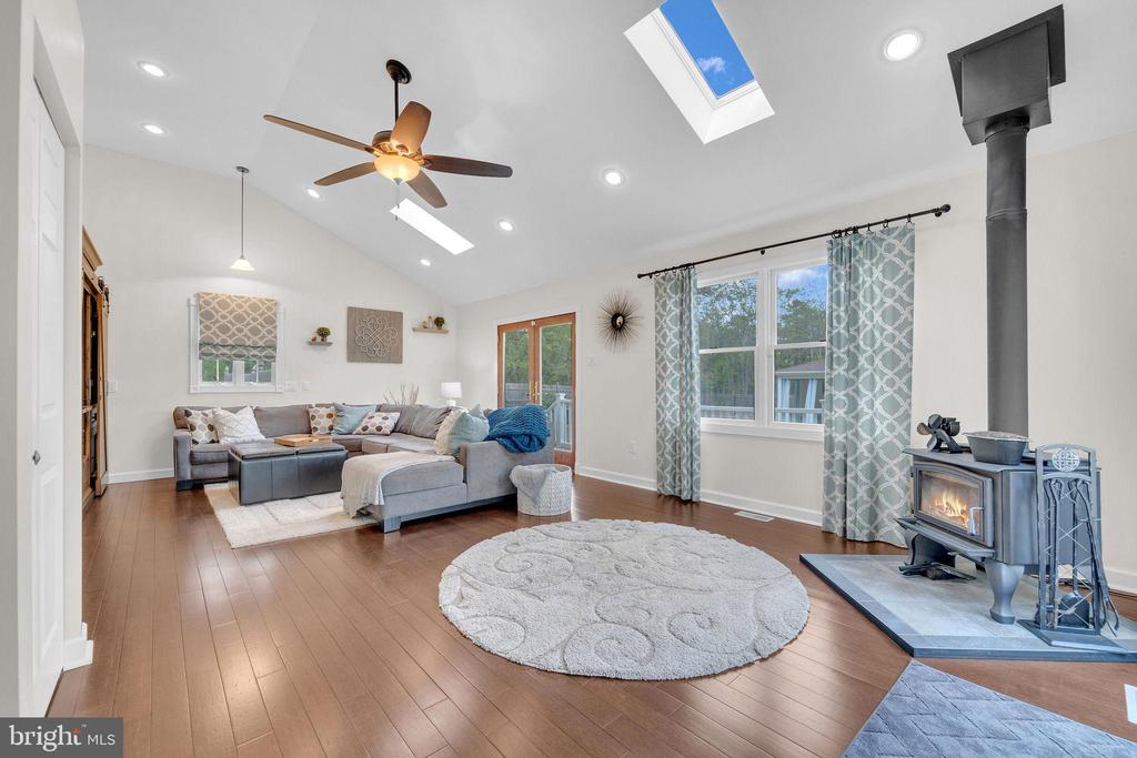 18 COUNTRY CLUB LANE