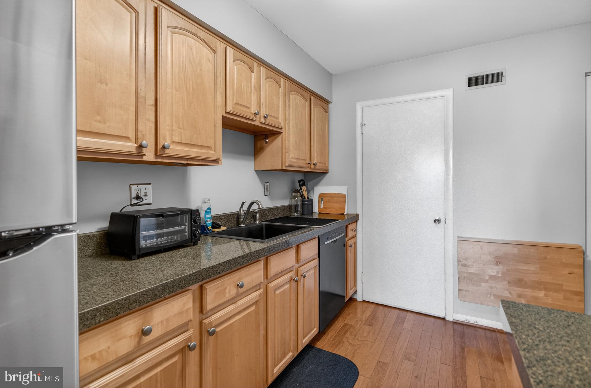 305 KELLY COVE A