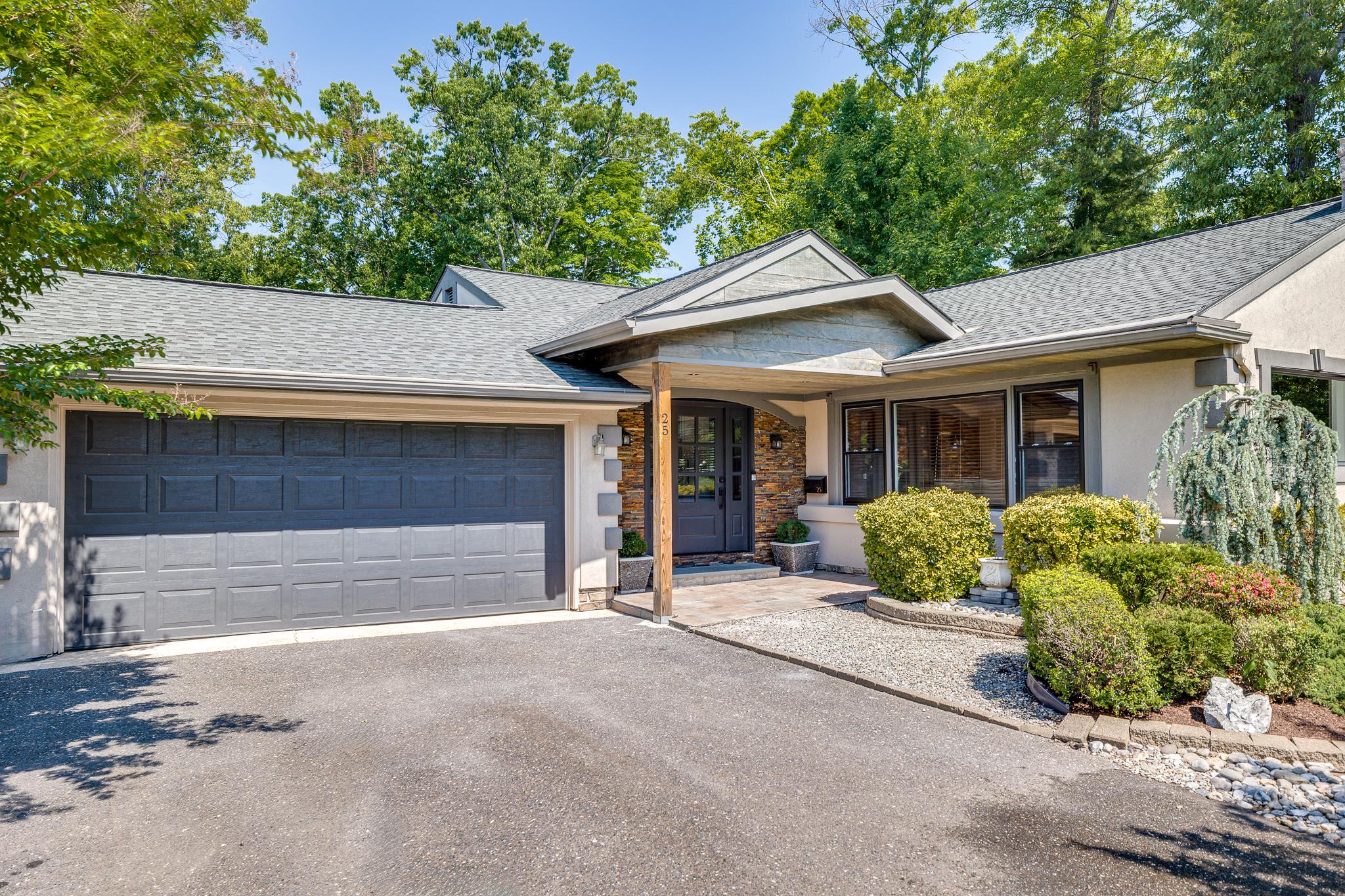 25 WOODSIDE LANE