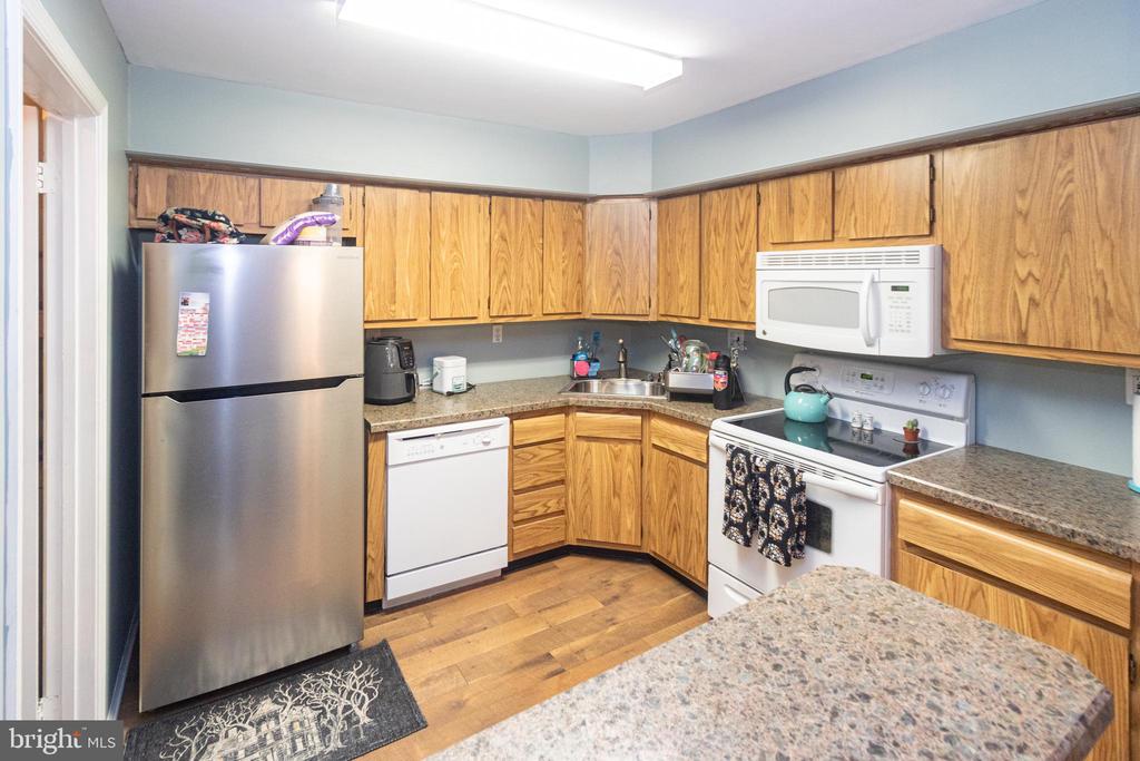 79 W BLUEBELL LANE