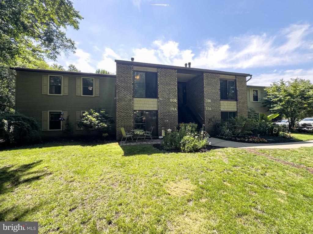 79 W BLUEBELL LANE