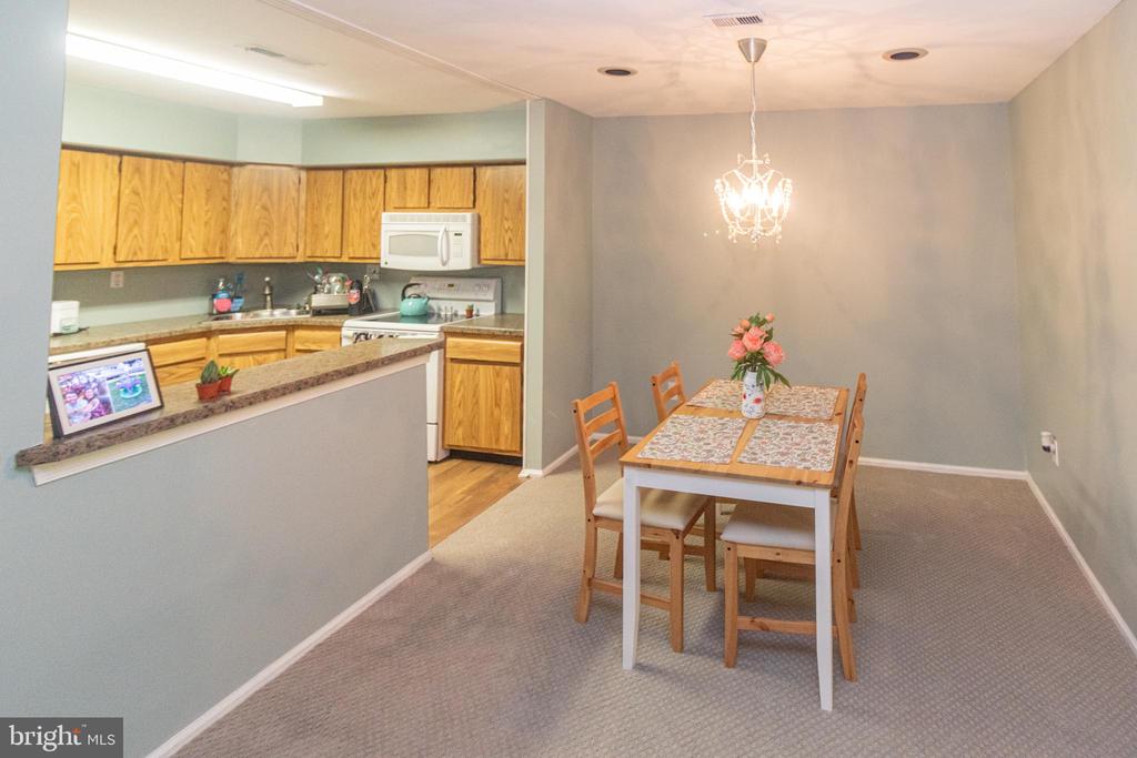 79 W BLUEBELL LANE