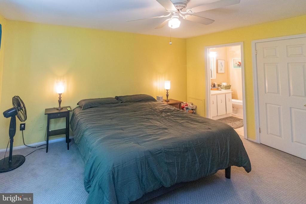 79 W BLUEBELL LANE